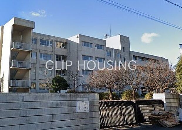 伊勢原市立中沢中学校 徒歩9分。 720m