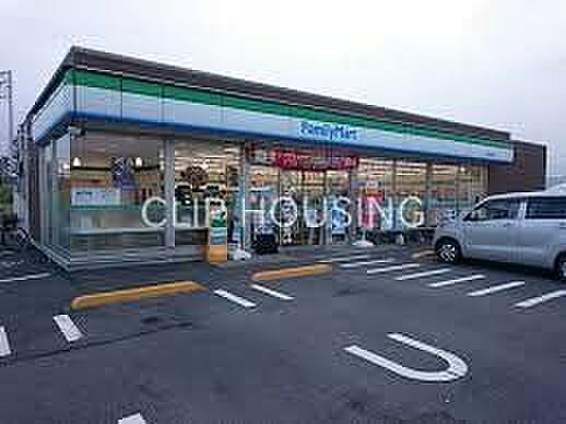 ファミリーマート愛川中津店 徒歩2分。 150m