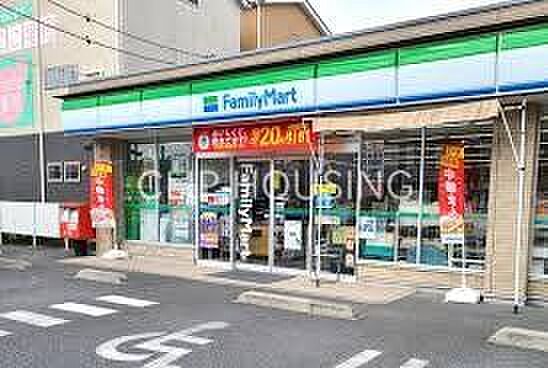 ファミリーマート大和西鶴間店 徒歩5分。 340m