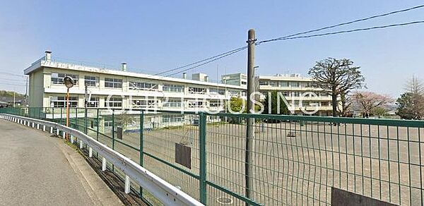 厚木市立小鮎小学校 徒歩21分。 1610m