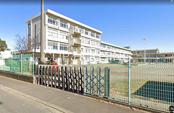 厚木市立依知南小学校 徒歩7分。 560m