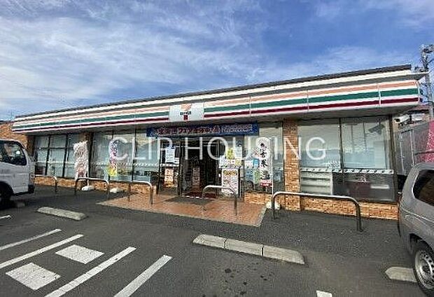 セブンイレブン伊勢原桜台小学校前店 徒歩3分。 230m