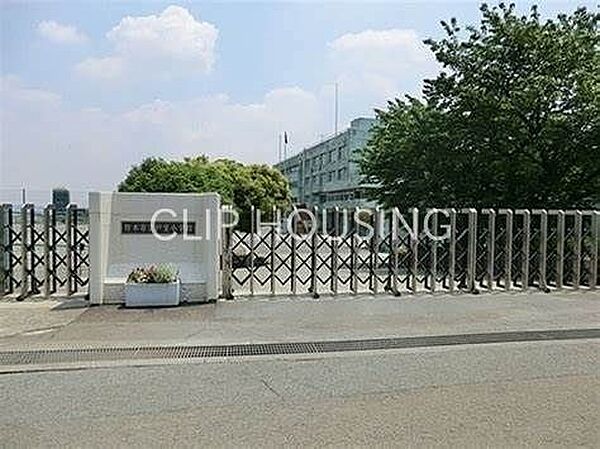 厚木市立戸室小学校 徒歩9分。 650m