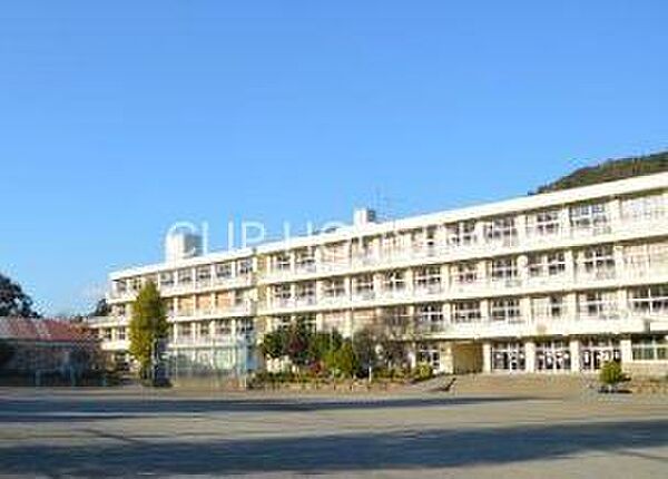 愛川町立半原小学校 徒歩15分。 1190m