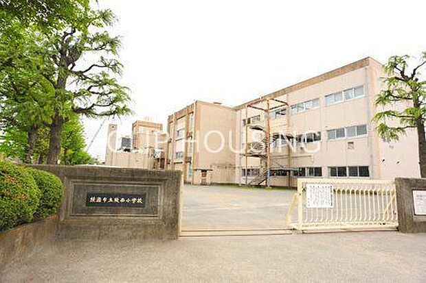 綾瀬市立綾西小学校 徒歩5分。 360m