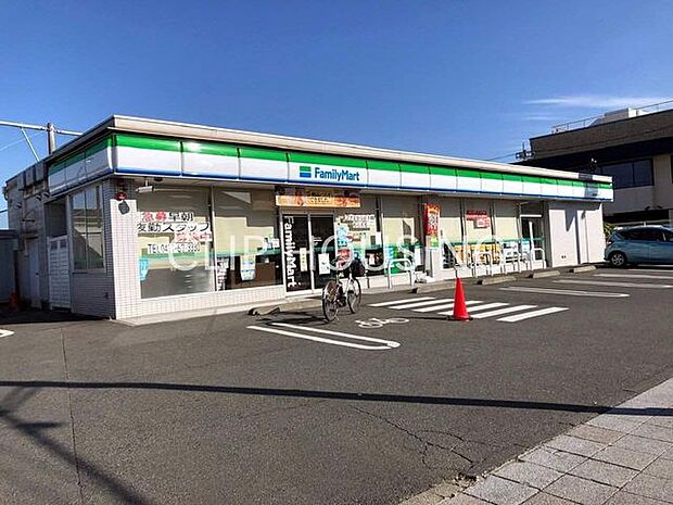 ファミリーマート相模原鵜野森店 徒歩4分。 300m