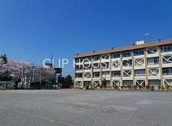 藤沢市立亀井野小学校 徒歩11分。 810m