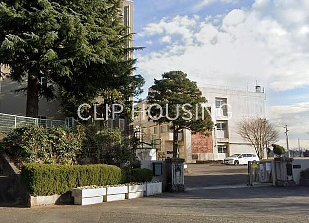 厚木市立荻野中学校 徒歩10分。 770m