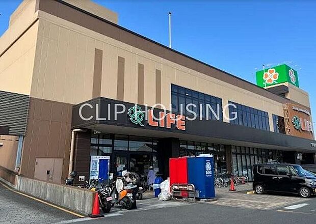 ライフ上鶴間店 徒歩7分。 550m