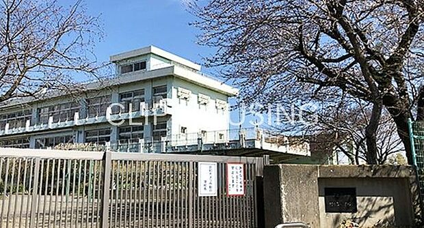 厚木市立緑ケ丘小学校 徒歩12分。 900m