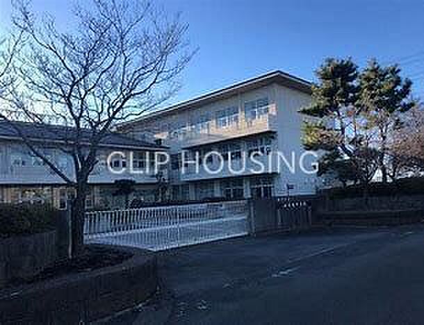 綾瀬市立春日台中学校 徒歩19分。 1500m