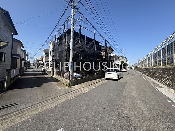 前面道路含む外観