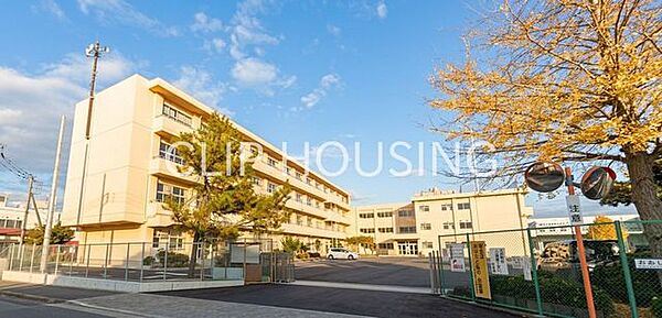 海老名市立社家小学校 徒歩10分。 740m