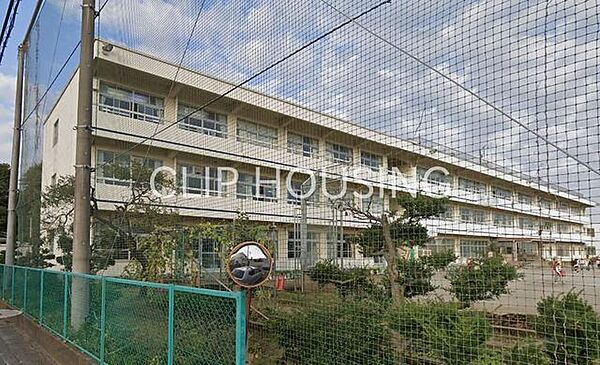 海老名市立有鹿小学校 徒歩8分。 580m