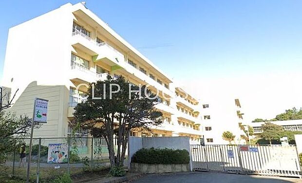 海老名市立杉久保小学校 徒歩11分。 810m
