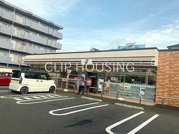 セブンイレブン相模原相南1丁目店 徒歩11分。 820m