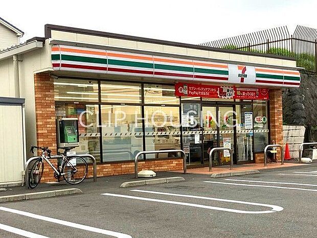 セブンイレブン綾瀬大上3丁目店 徒歩8分。 610m
