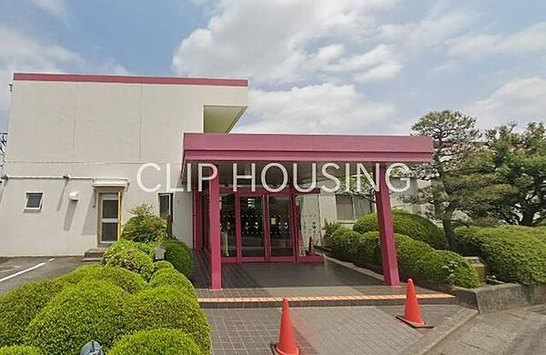 依知保育園 徒歩13分。 1020m