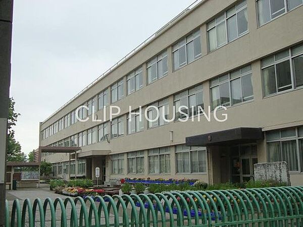 綾瀬市立綾北小学校 徒歩10分。 770m