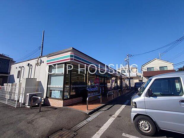 セブンイレブン綾瀬深谷南1丁目店 徒歩4分。 290m
