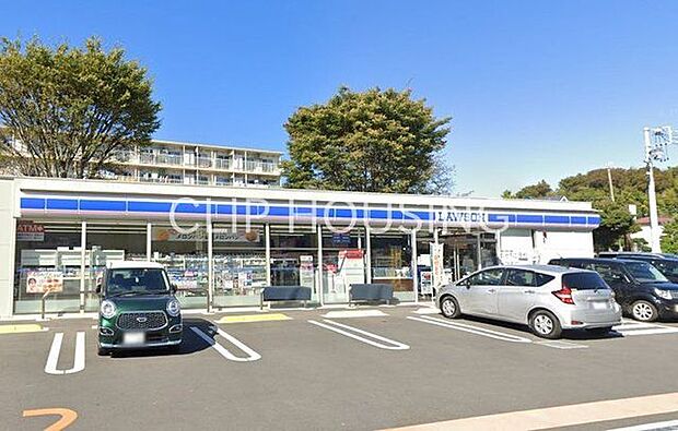ローソン綾瀬上土棚中七丁目店 徒歩4分。 290m