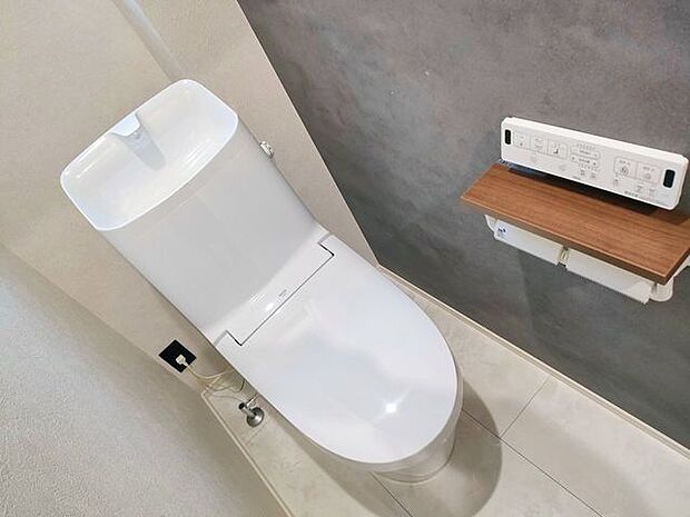 ■タマタウン■施工例1F トイレ〇温水洗浄暖房便座〇タオルリング〇アクセントクロス