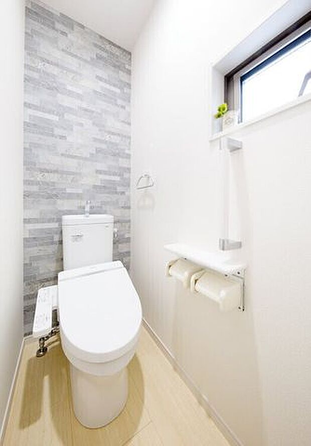 洗浄水が便器内をぐるりと流れるトルネード洗浄のおかげでスピーディでパワフルな洗浄力を実現。