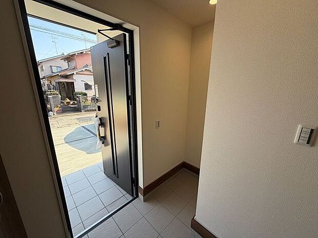 来客時にも好印象を与える、使い勝手の良い玄関です。