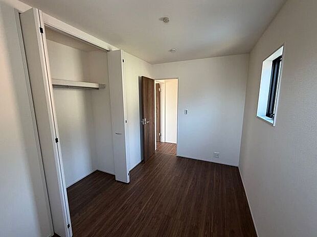 収納スペースを確保し、室内をすっきりと使えます。