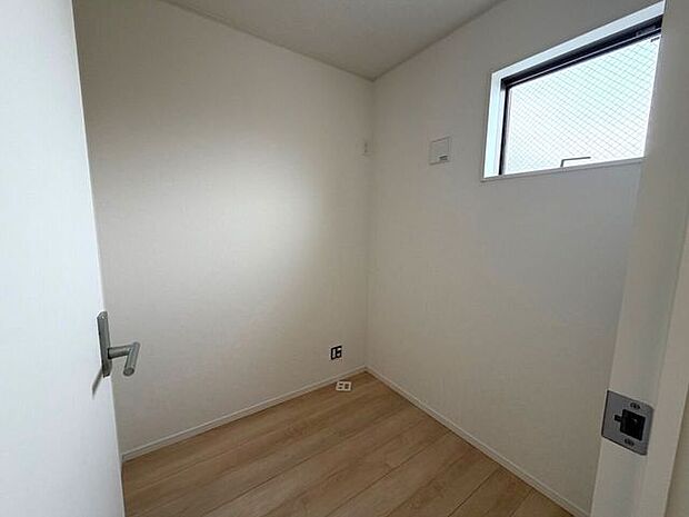 納戸付きで、季節物やかさばる荷物もすっきり整理できます。