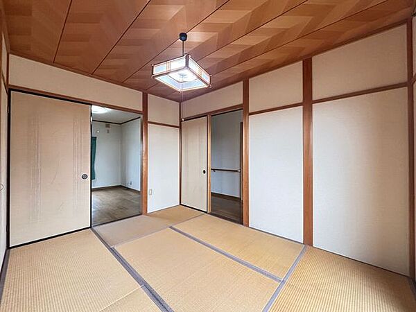 シャッター雨戸完備で防犯上も安心ですね♪