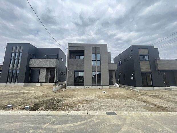 家族の顔が見えるリビング階段で、自然とコミュニケーションが生まれる間取りです♪