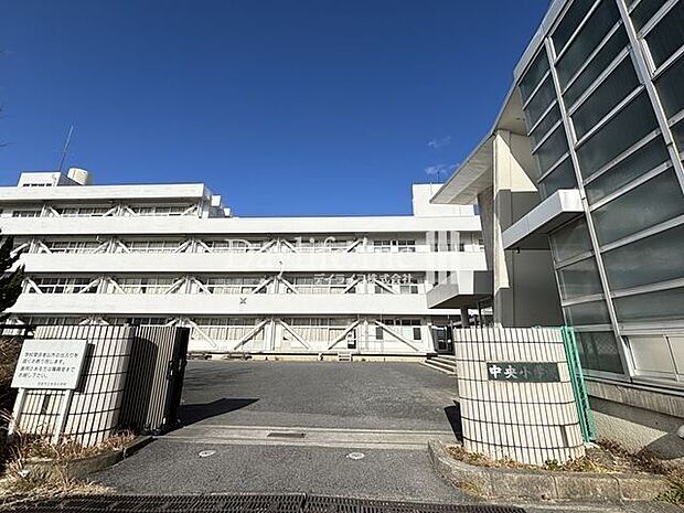 羽島市立中央小学校 240m