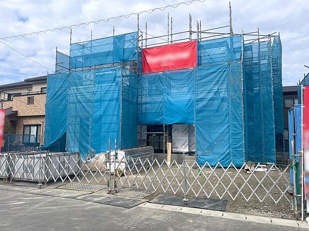 駐車台数2台!並列駐車なので、安心して出し入れできます!