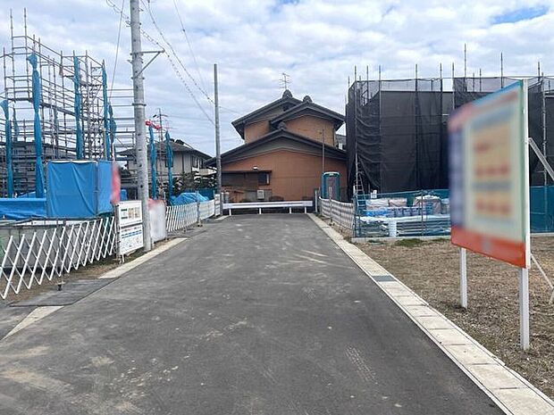 前面道路が6mあるので、駐車が苦手な方も楽に駐車可能です!