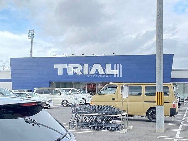 スーパーセンタートライアル岐南八剣店 900m