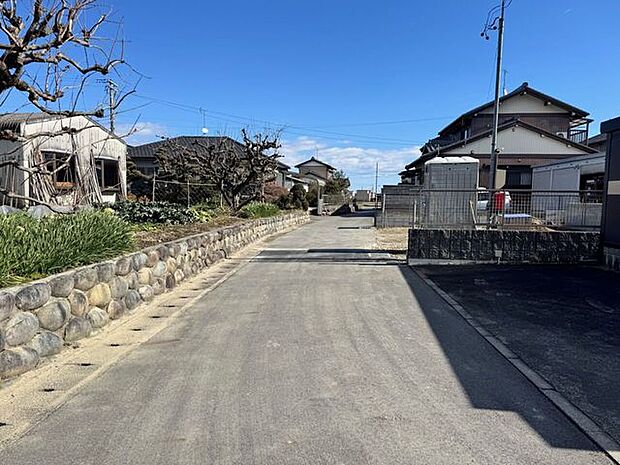 近くにショッピングモールがあるので、一か所で何でもそろいお買い物が楽になります！