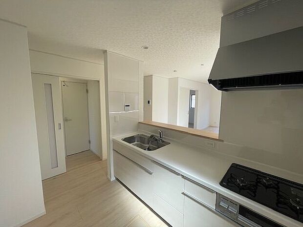 三口コンロ付きのキッチンは、お料理の効率がぐっと上がって嬉しいですね♪