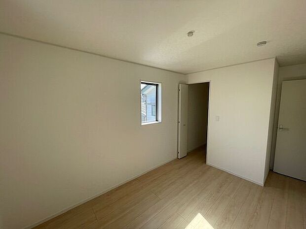 2部屋にWIC完備！収納が多いのもおすすめポイントの一つです！