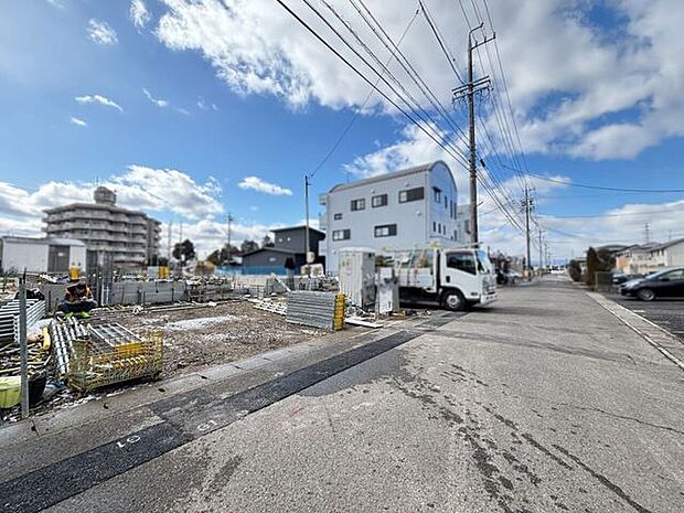駐車台数3台!並列駐車なので、安心して出し入れできます!