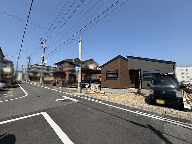 徒歩10分圏内に生活施設が多数あるので、生活しやすい立地です！