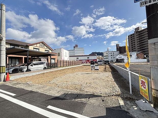 スーパーまで徒歩4分!お買い物なども楽にできますね♪