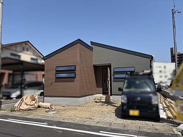 駐車台数2台！並列駐車なので、安心して出し入れできます！