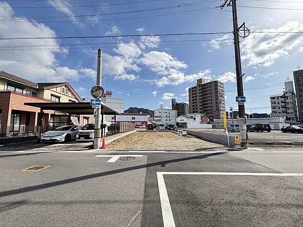 駐車台数2台!並列駐車なので、安心して出し入れできます!