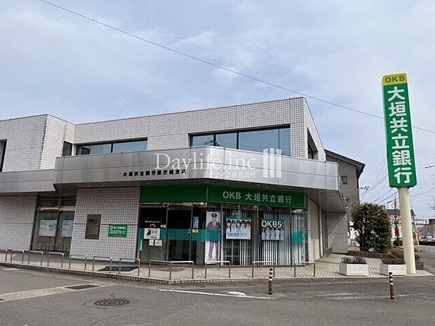 大垣共立銀行 県庁前支店 700m