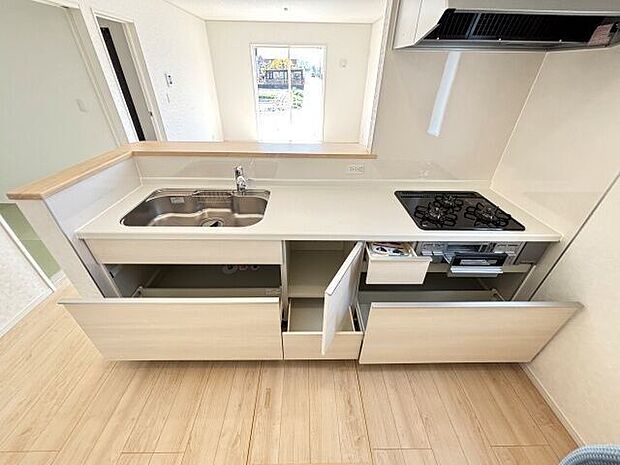 収納スペースがしっかりと確保されています！調理器具などがすっきりと片付いてお料理も楽にできます！