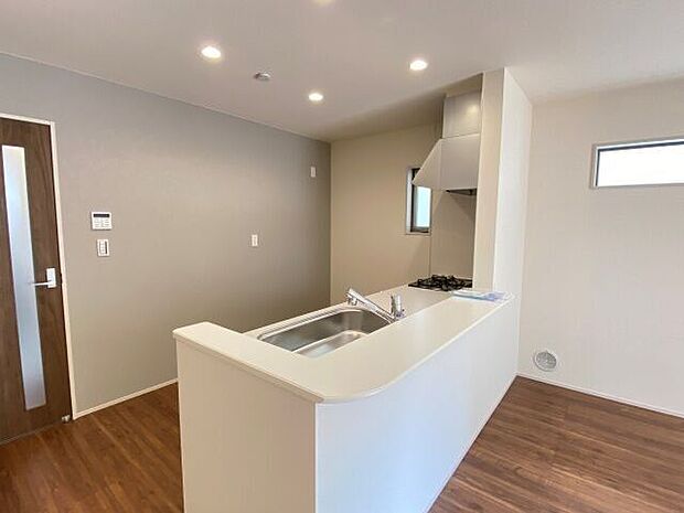 対面キッチンは、小さなお子様がいても目を離すことなくお料理ができるので安心です！