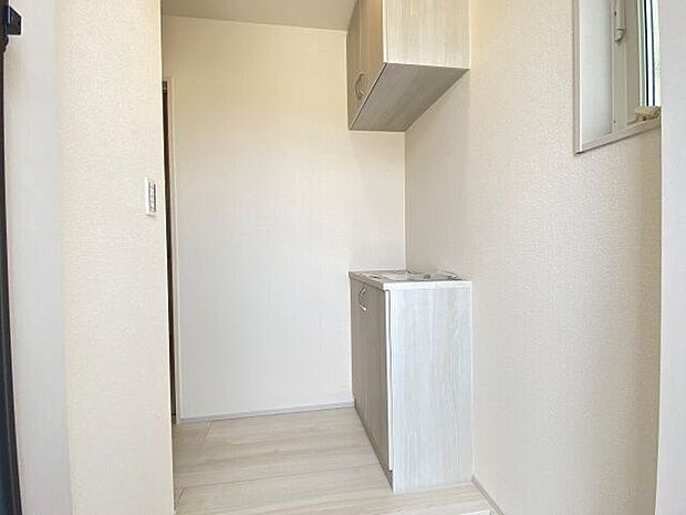 玄関にも大容量の収納スペースが確保されており、履物などがすっきりと片付きます!