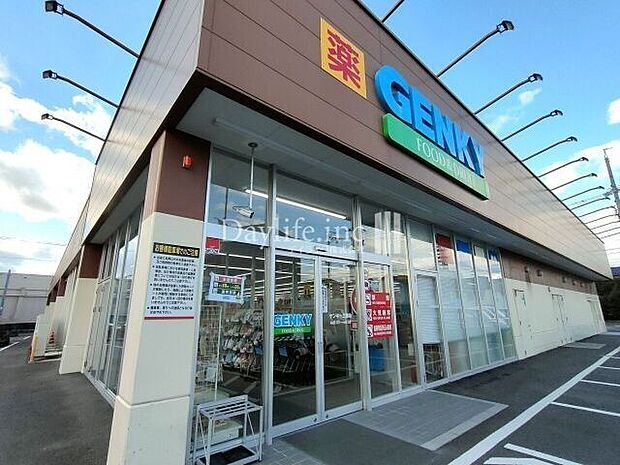 ゲンキー 三里店 870m
