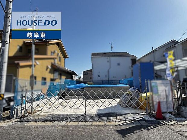 スーパーまで徒歩5分をはじめ、生活に便利な施設が徒歩10分圏内に揃っています。2026/02/28撮影